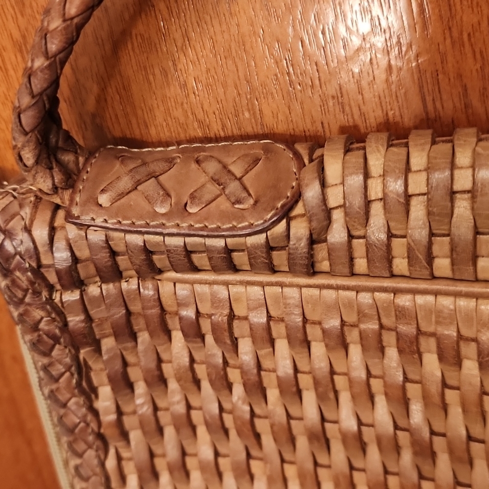 Woven Crossbody Bag in Light Brown - Picture 4 of 9